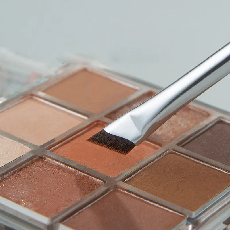 Brosse eyeliner à lame améliorée, brosse à sourcils plate ultra fine à angle fin pour le contour des yeux, brosse de détail précise 6