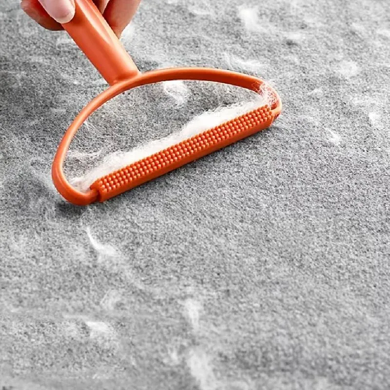 Dissolvant de peluches utilisé sur une couverture