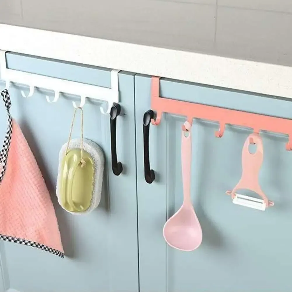 Rangement pratique sur porte d'armoire