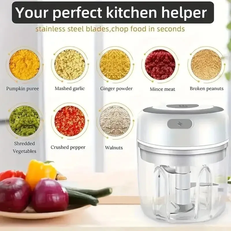 Hachoir électrique en utilisation dans la cuisine