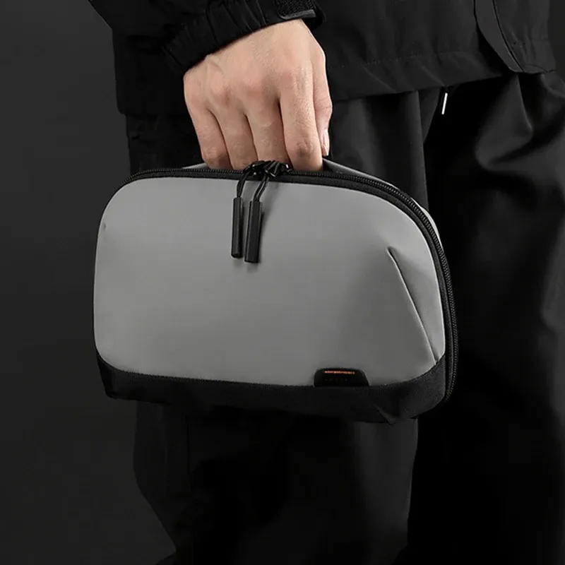 Organisateur d'électronique de voyage, vue principale