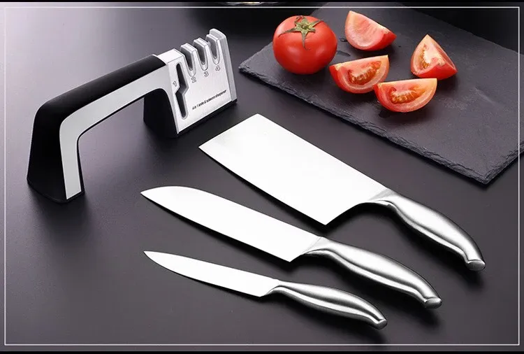 Aiguiseur de couteaux dans la cuisine