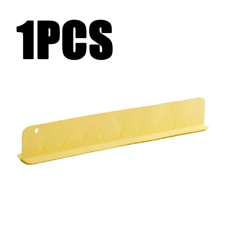 Le title is already in French, so the task is to clean it up into a concise, professional product name without spammy keywords.

Protège-éclaboussures d'évier en silicone avec ventouse, barrage d'eau antidérapant pour la vaisselle, lot de 1 à 2 pièces 7