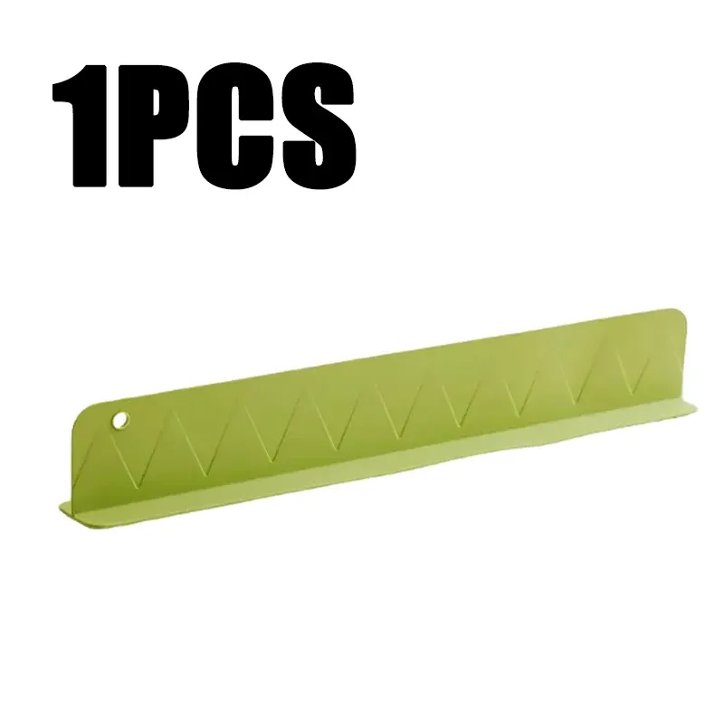 Le title is already in French, so the task is to clean it up into a concise, professional product name without spammy keywords.

Protège-éclaboussures d'évier en silicone avec ventouse, barrage d'eau antidérapant pour la vaisselle, lot de 1 à 2 pièces 9