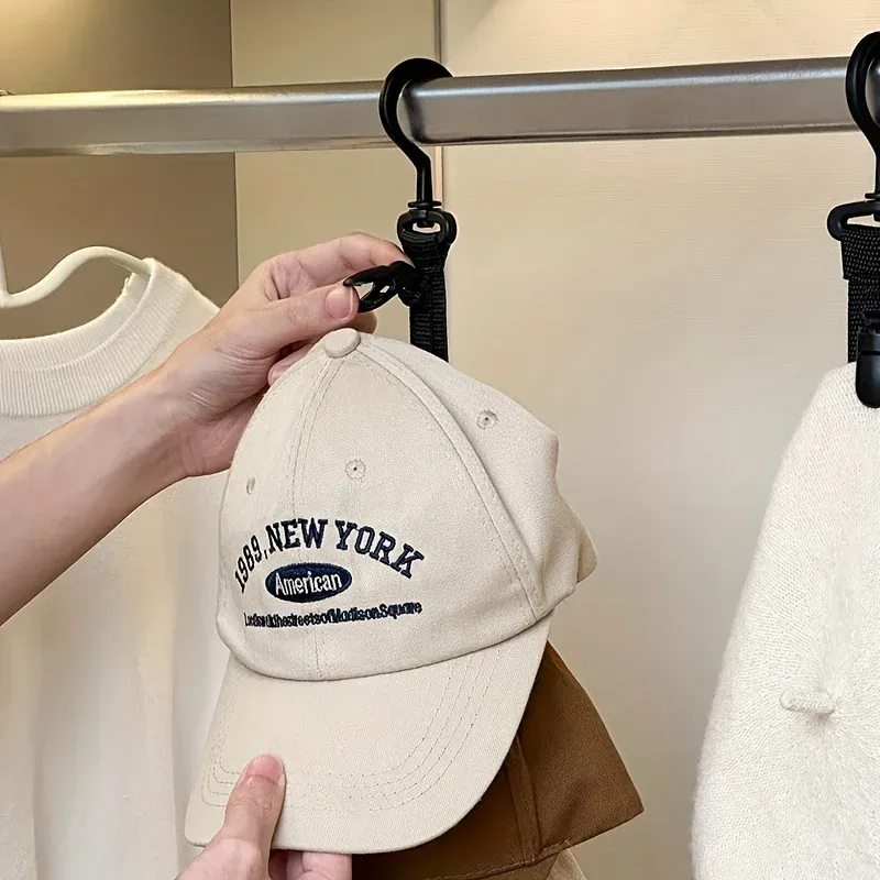 Support suspendu pour casquettes, détail du design