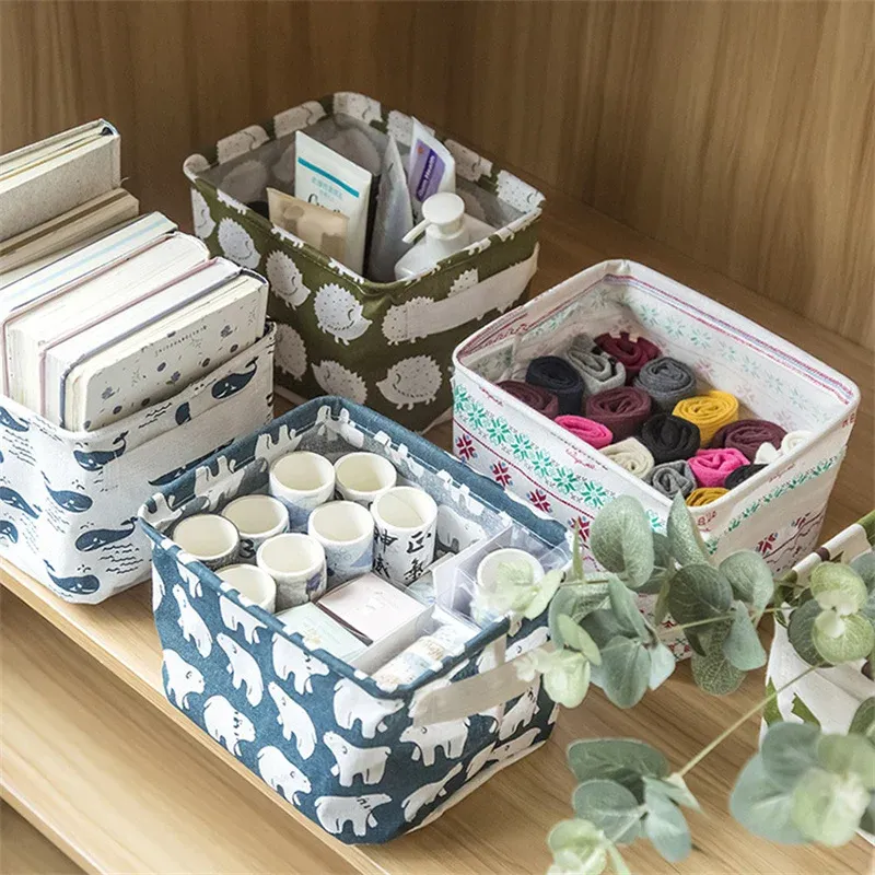 Panier de rangement pliable en coton et lin dans un intérieur élégant