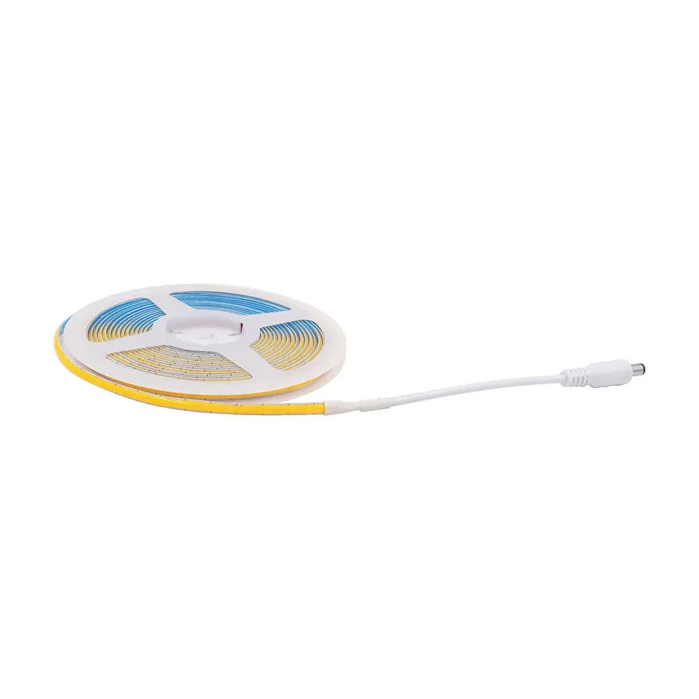 Ruban LED installé sous un meuble de cuisine
