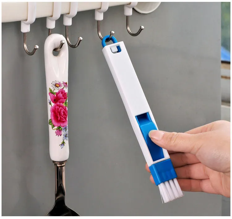 Nettoyage d'une rainure de fenêtre