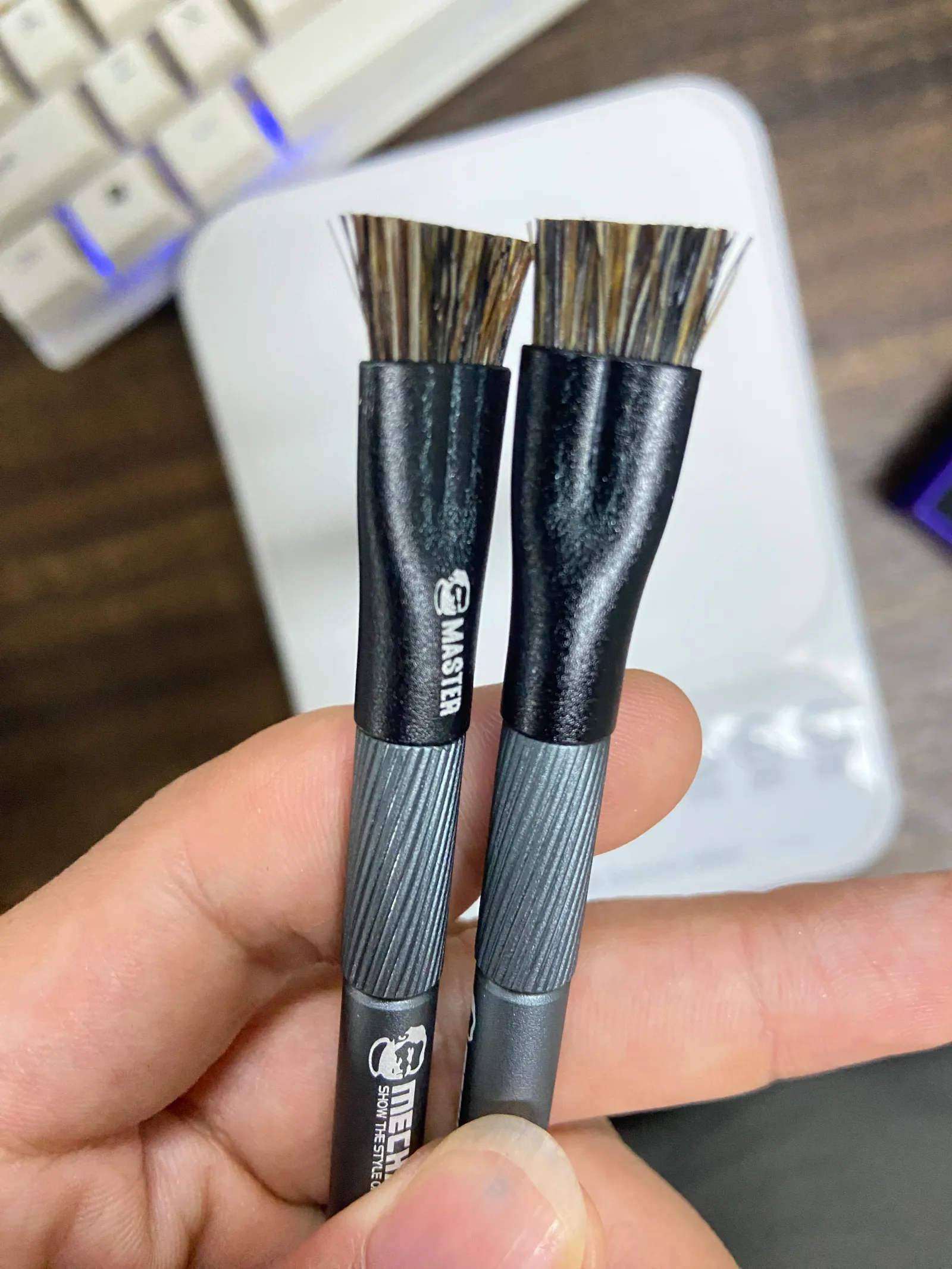 Brosse de déclenchement IC pour carte mère