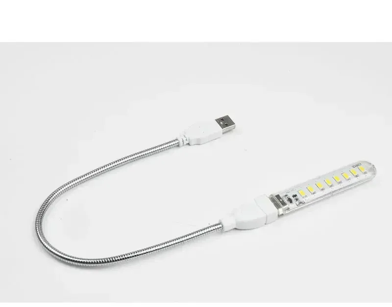 Lampe LED USB dans un espace de travail