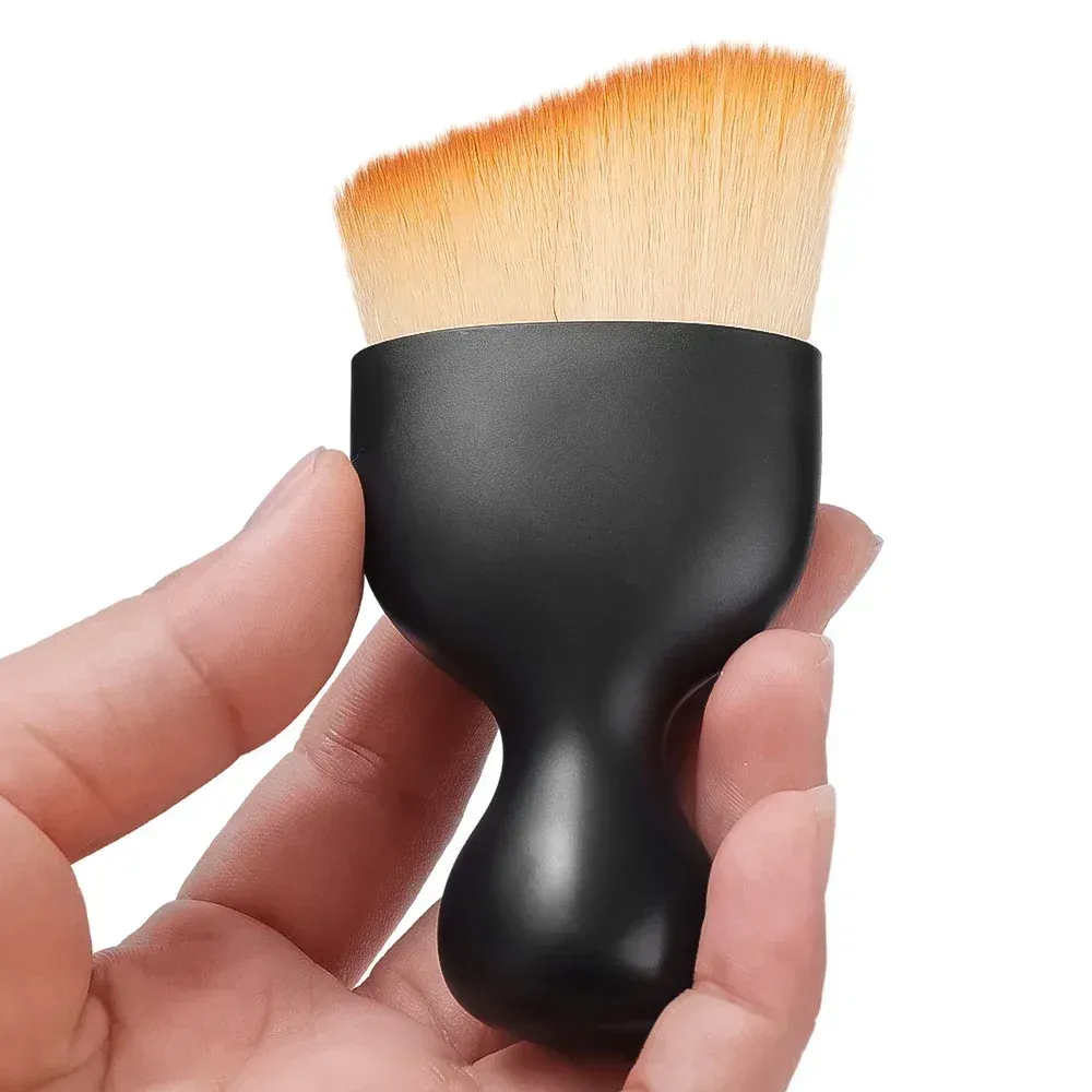Brosse douce pour recoins et petits espaces