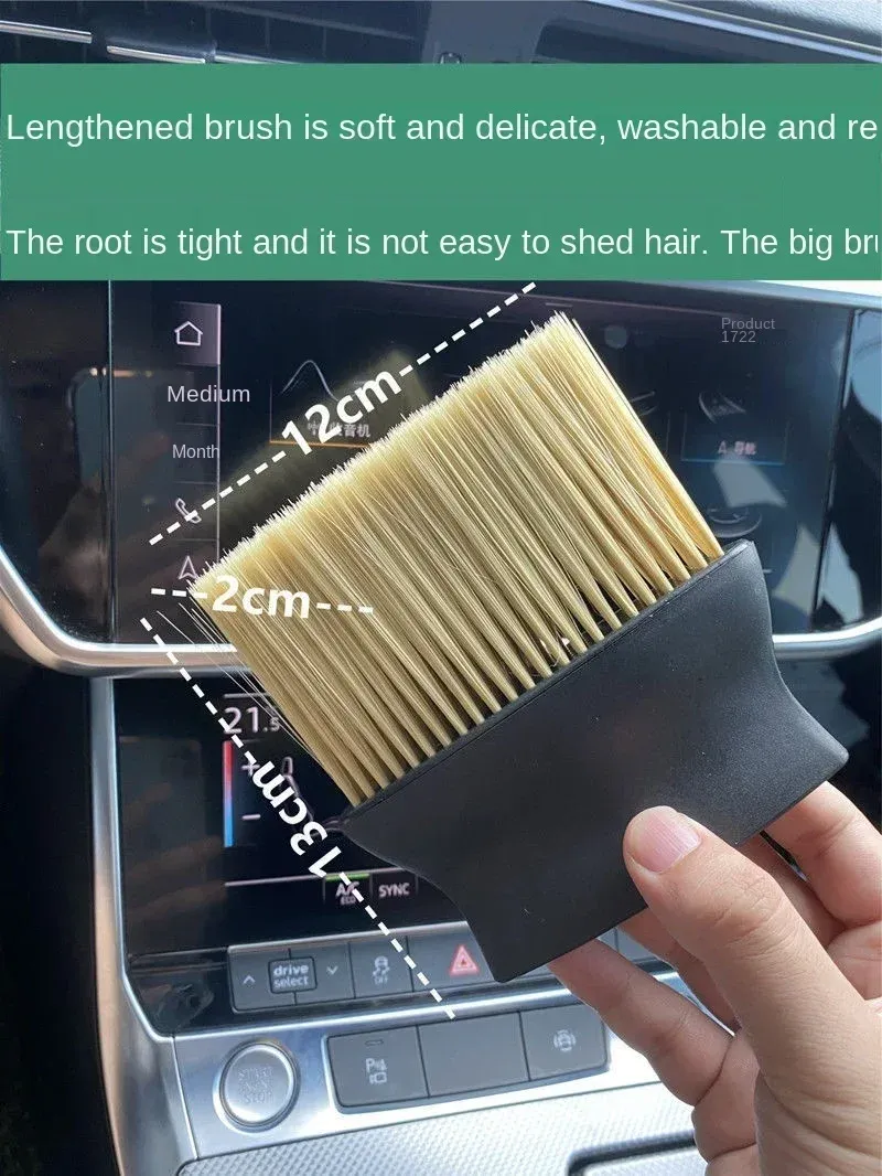 Nettoyage des grilles d'aération à l'aide d'une brosse douce