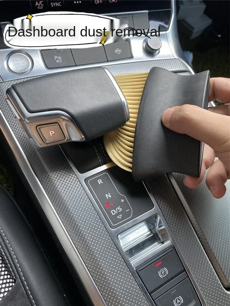 Brosse de nettoyage pour intérieur automobile