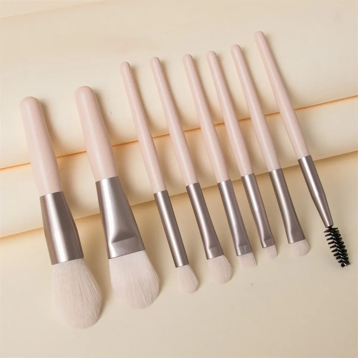 Ensemble de 8 pinceaux de maquillage doux et moelleux pour fond de teint, blush, poudre et fard à paupières 3