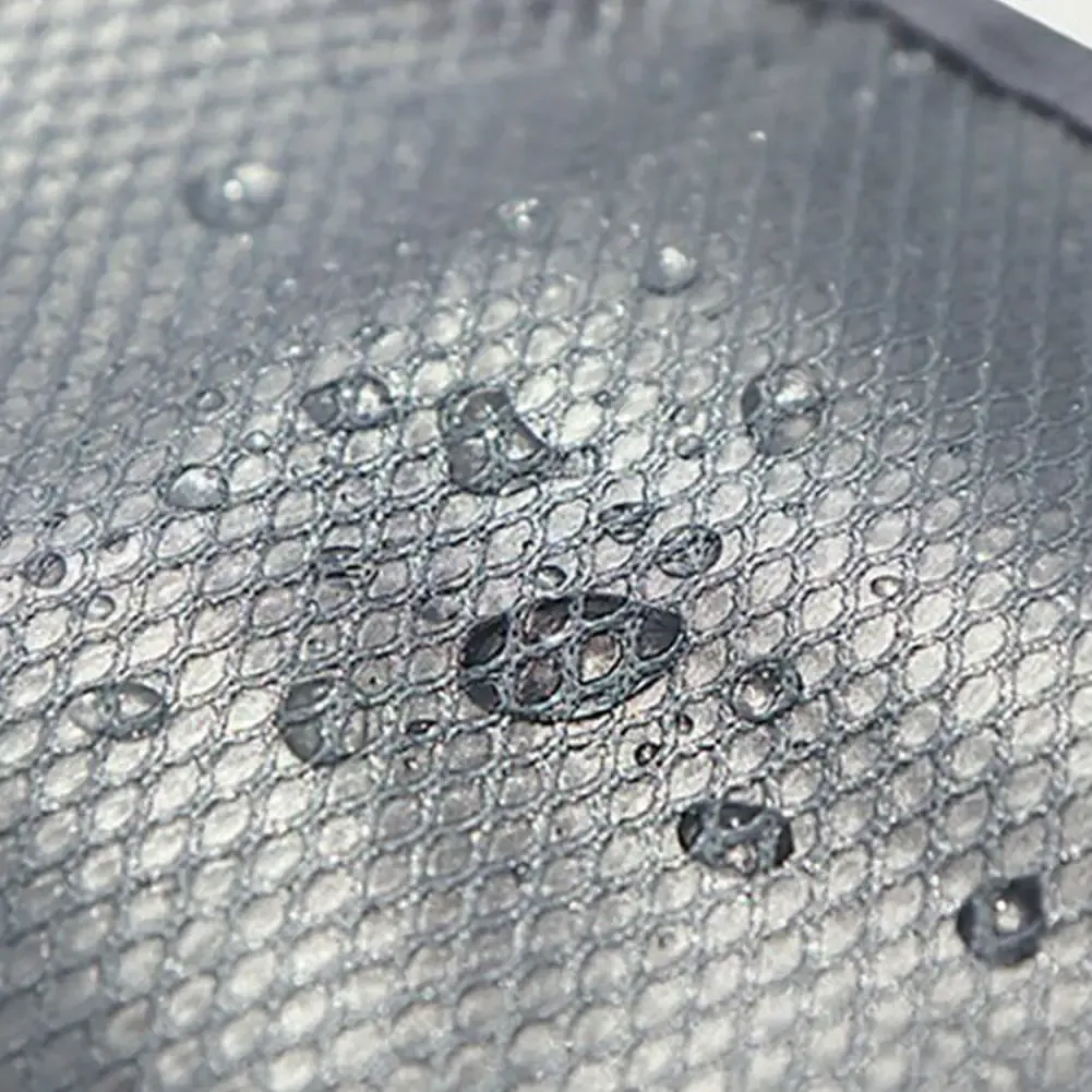 Trousse de toilette en maille, détail des finitions