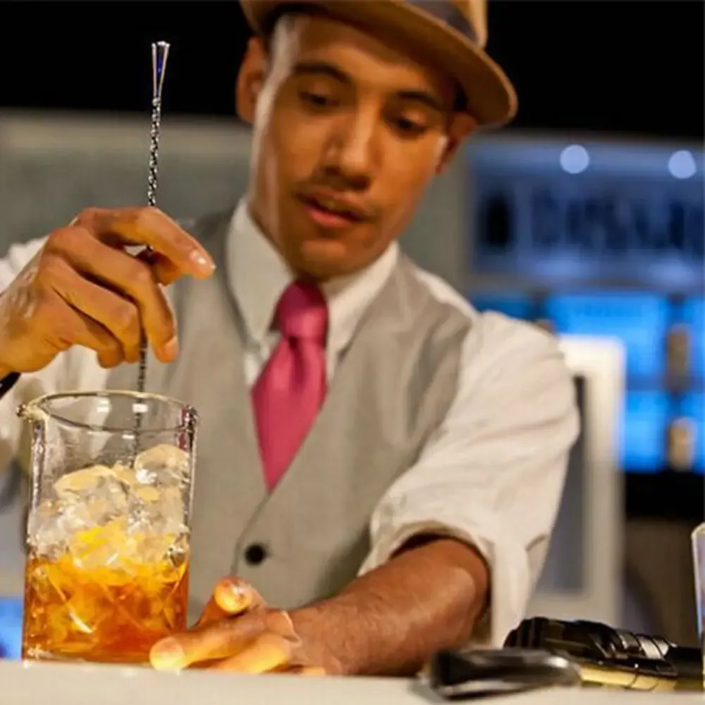 Cuillère à cocktail, ambiance