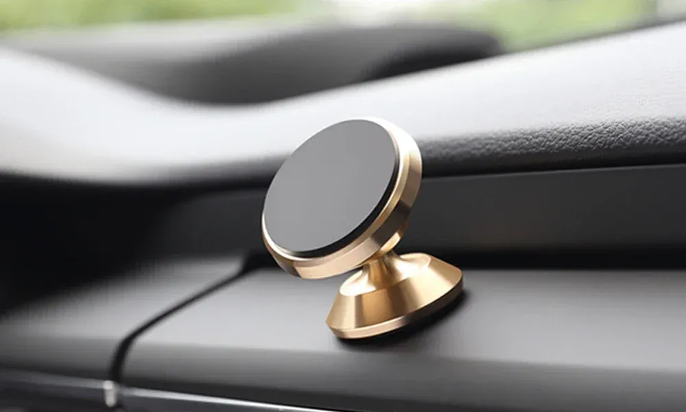 Support magnétique, utilisation au volant