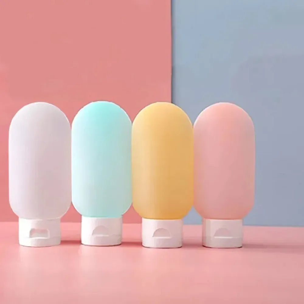 Bouteilles d'eau rechargeables vides, emballées dans des tubes en silicone souple 8