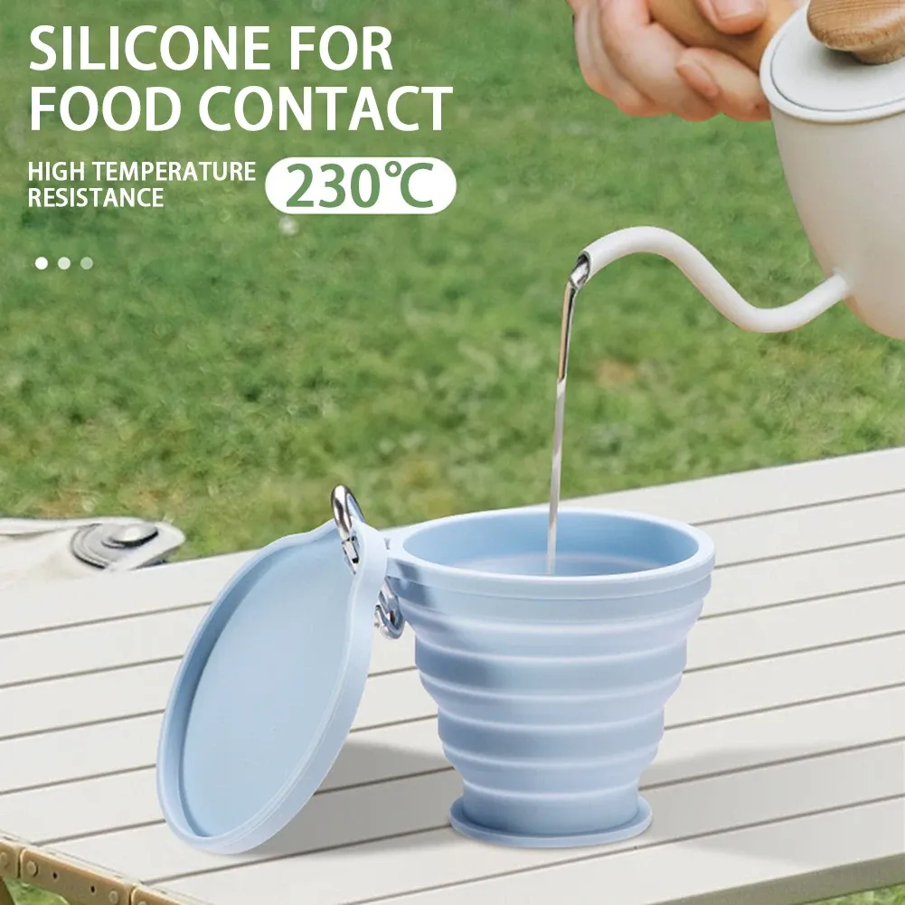 Tasse pliable en silicone en situation