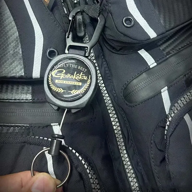Porte-badge rétractable JOReel, accessoire porté sur gilet