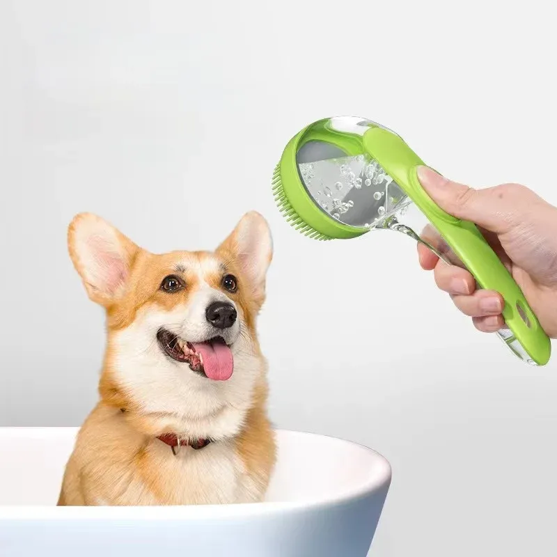 Brosse de bain pour animaux en utilisation