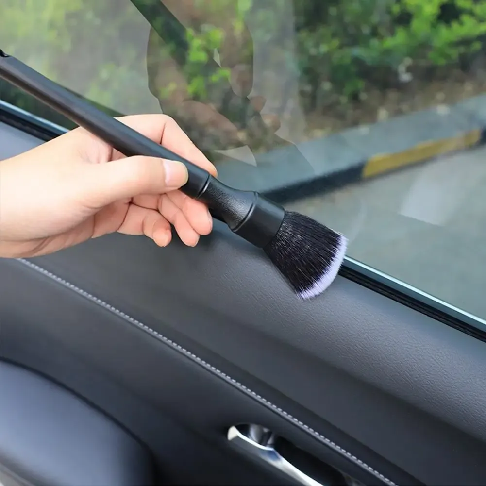 Brosse compacte pour usage quotidien