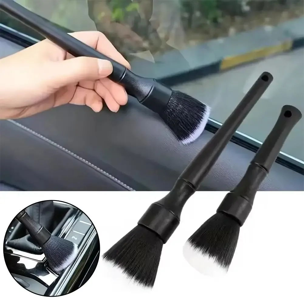 Brosse en usage sur le tableau de bord