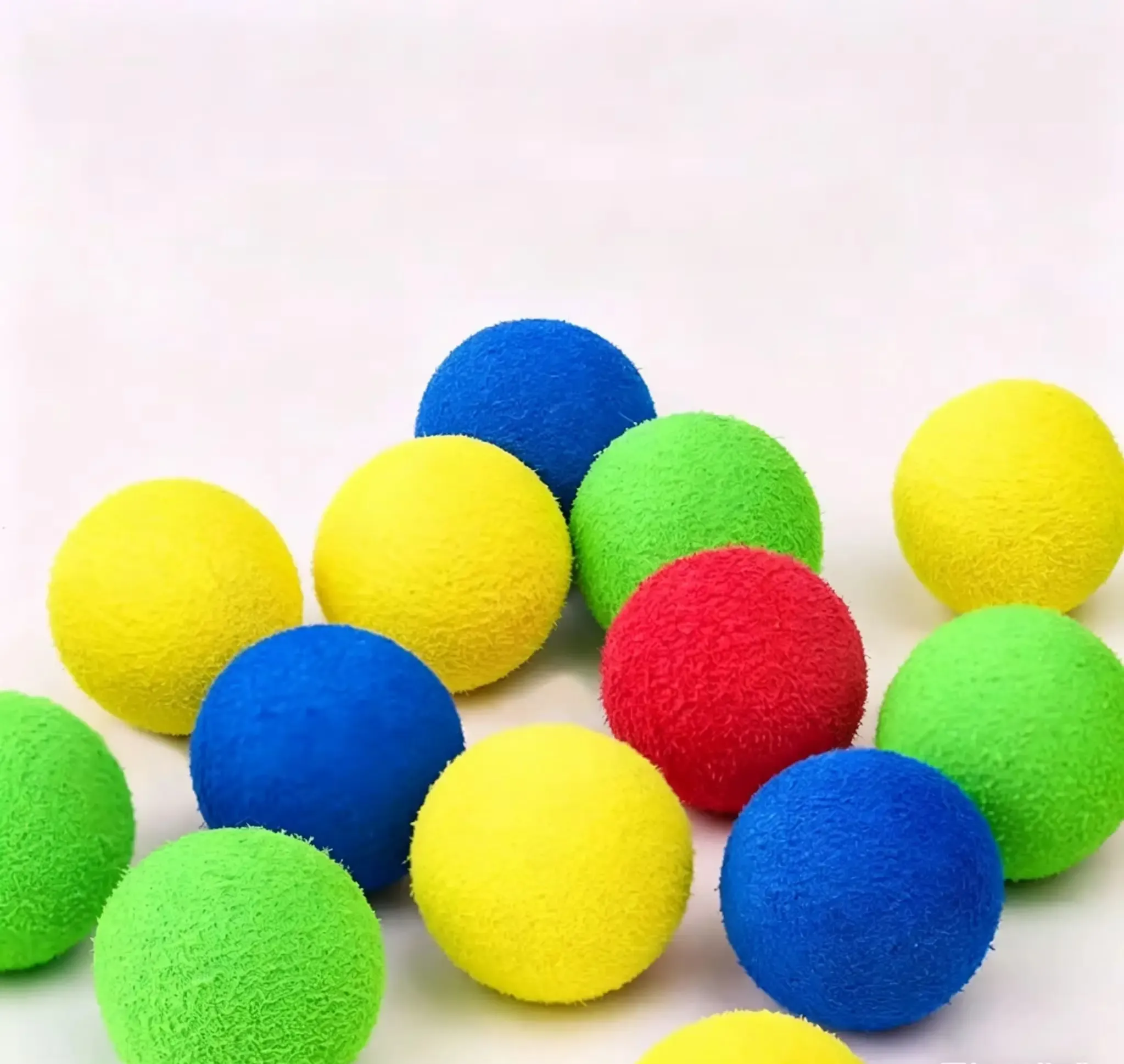 Ensemble de jouets interactifs pour chat, 21 pièces : 1 émetteur et 20 balles en peluche de couleurs assorties 4