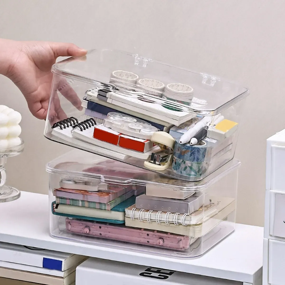Boîte de rangement en plastique avec couvercle rabattable pour bureau 2