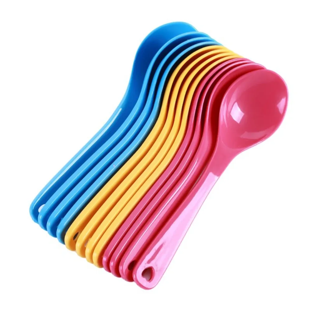 Cuillères et tasses doseuses en plastique et silicone pour la cuisine 1