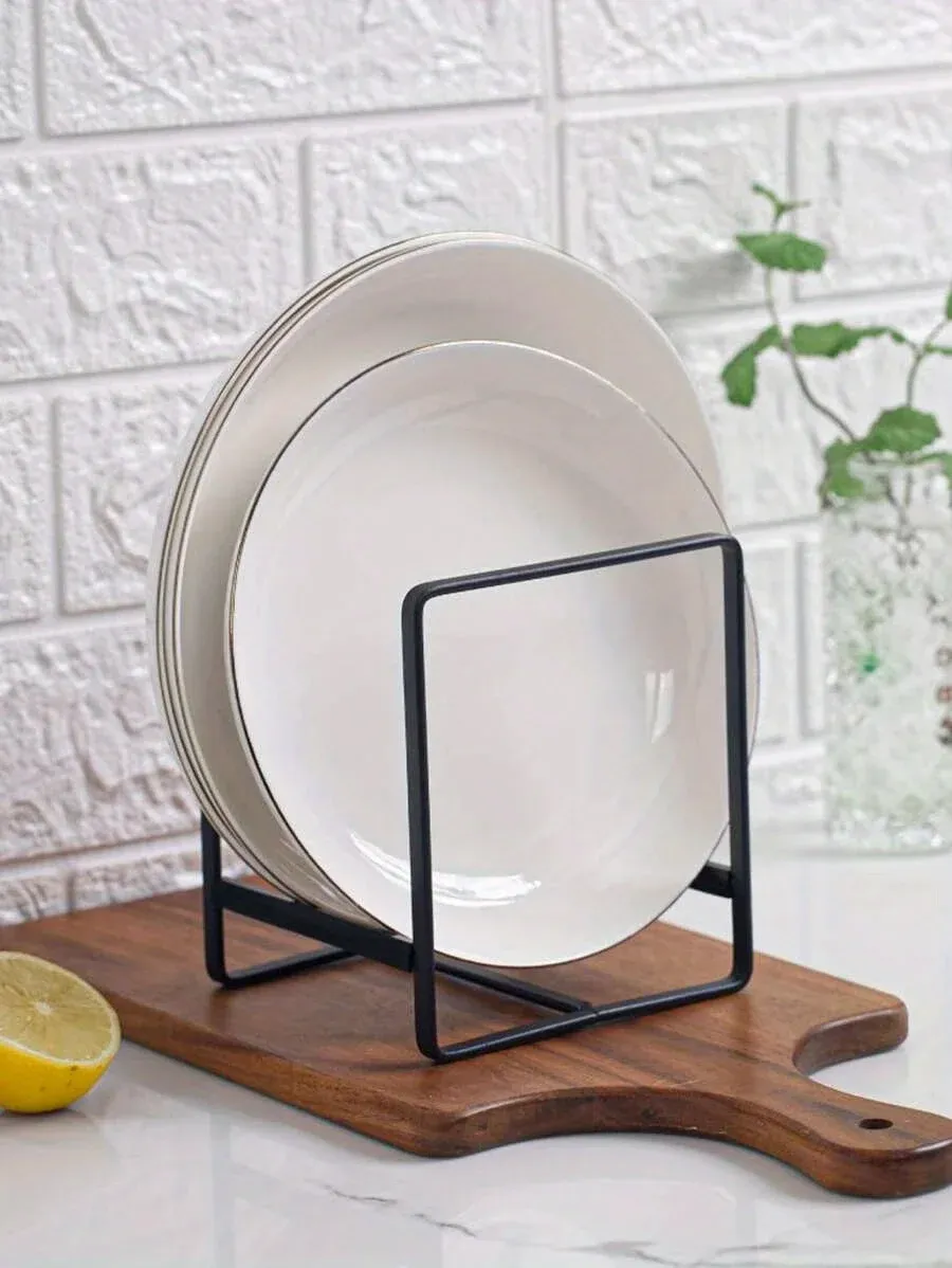 Support de vaisselle vertical en acier inoxydable dans une cuisine