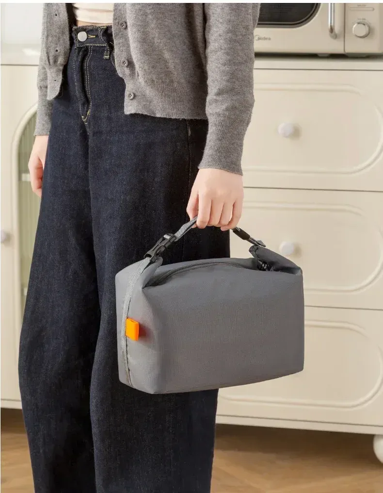 Sac à déjeuner isolé, vue de profil
