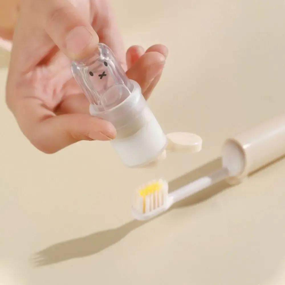 Ensemble brosse à dents de voyage en situation