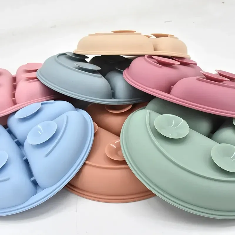 Assiette en silicone pour bébé avec ventouse, ensemble cuillère et fourchette, motif dessin animé, vaisselle enfant 4