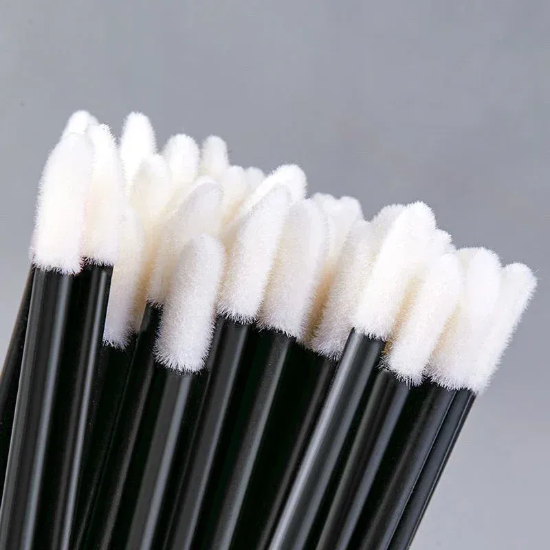 Lot de 50 brosses jetables : microbrosses pour lèvres et cils, applicateurs de mascara et baguettes de rouge à lèvres - Image 1