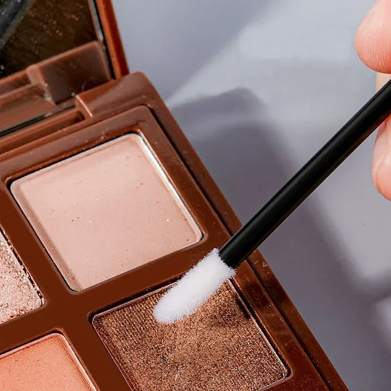 Ensemble de maquillage jetable en situation
