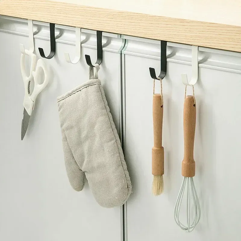 Crochets polyvalents pour porte d'armoire : rangement pour cuisine et salle de bains 2