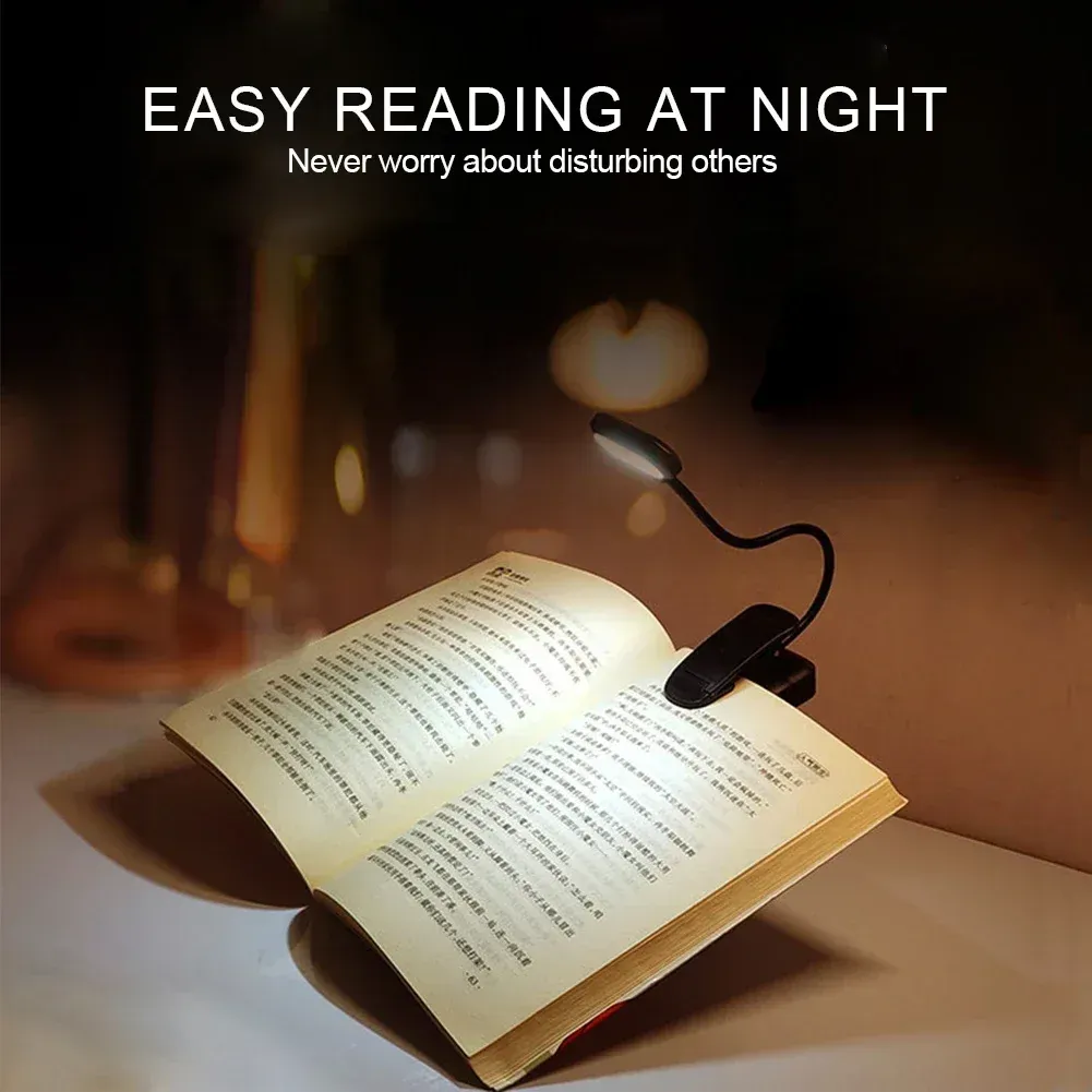 Lampe de lecture LED fixée à un bureau