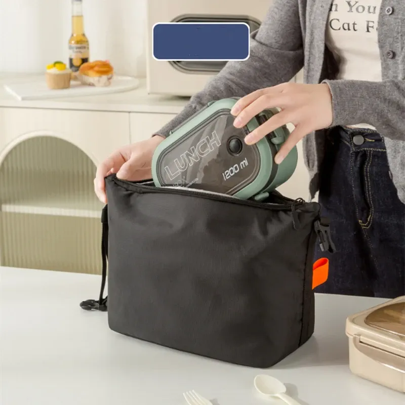 Sac à déjeuner isotherme, mise en scène
