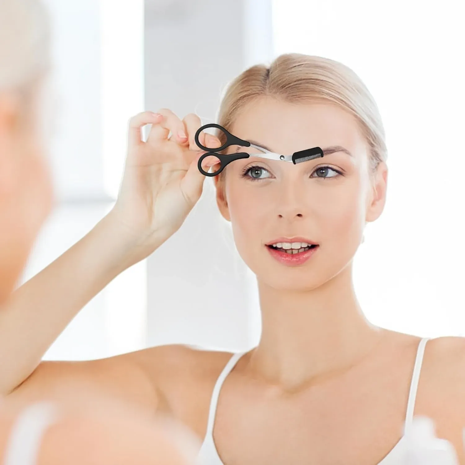 Ciseaux à sourcils avec peigne intégré, présentation complète