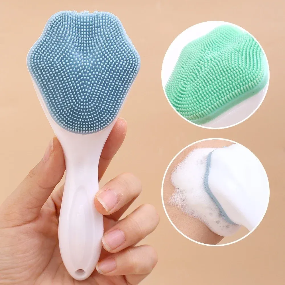 Brosse de nettoyage du visage en silicone en situation