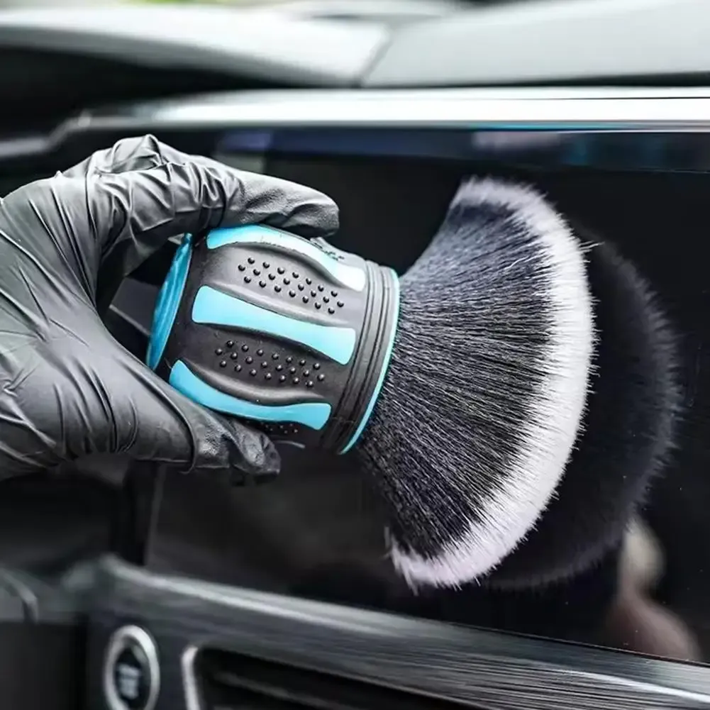 Brosse de détailing XL pour automobile à poils synthétiques ultra-doux et poignée ergonomique, idéale pour dépoussiérer les interstices intérieurs et extérieurs 3