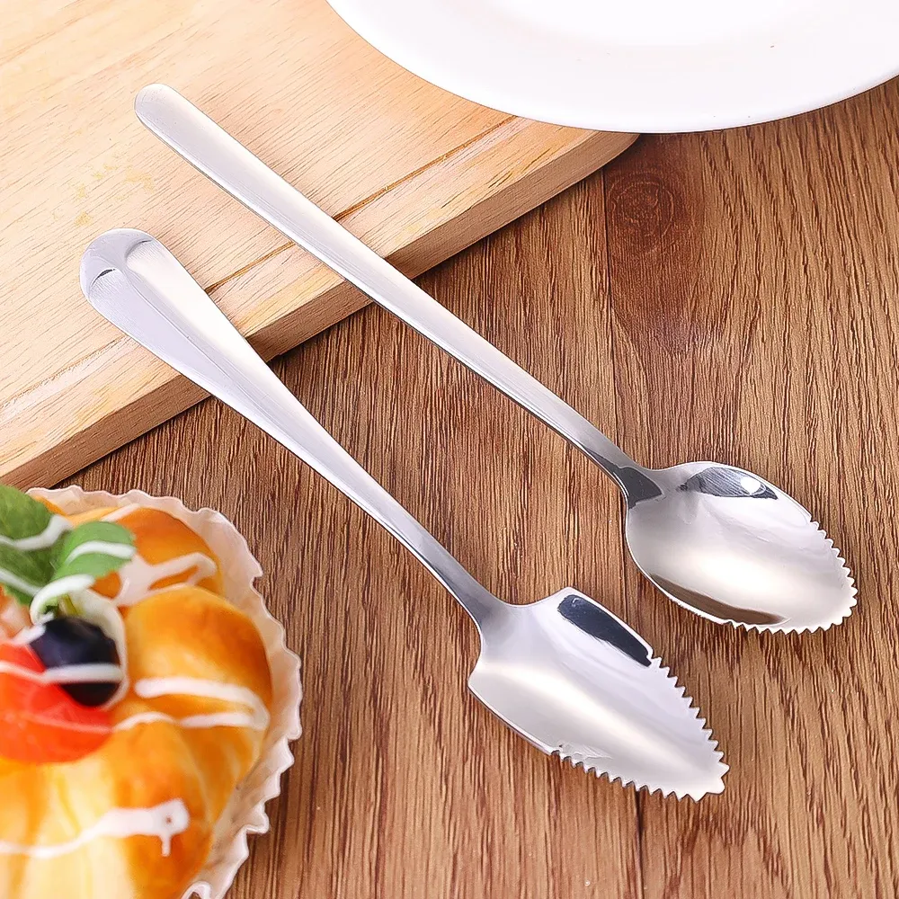 Cuillère à dessert en situation d'utilisation