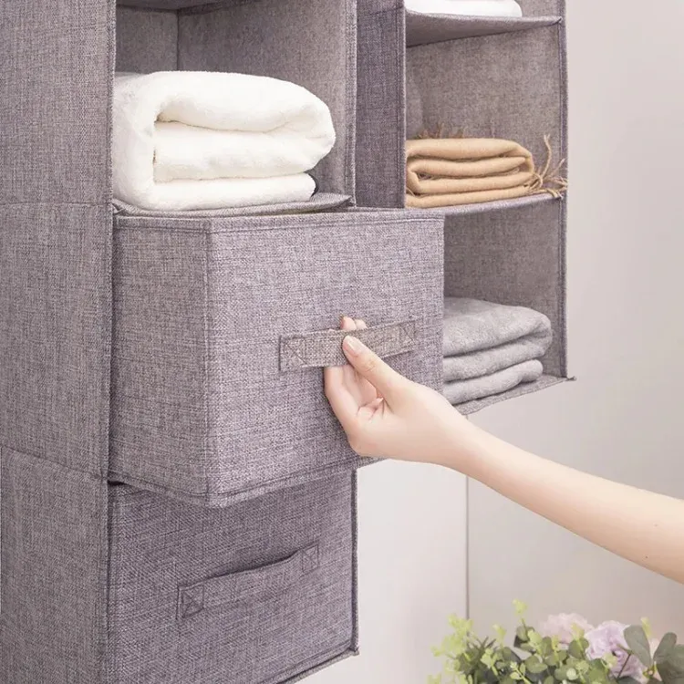 Détail des compartiments du rangement suspendu