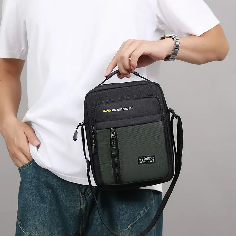 Sac à bandoulière homme, en situation