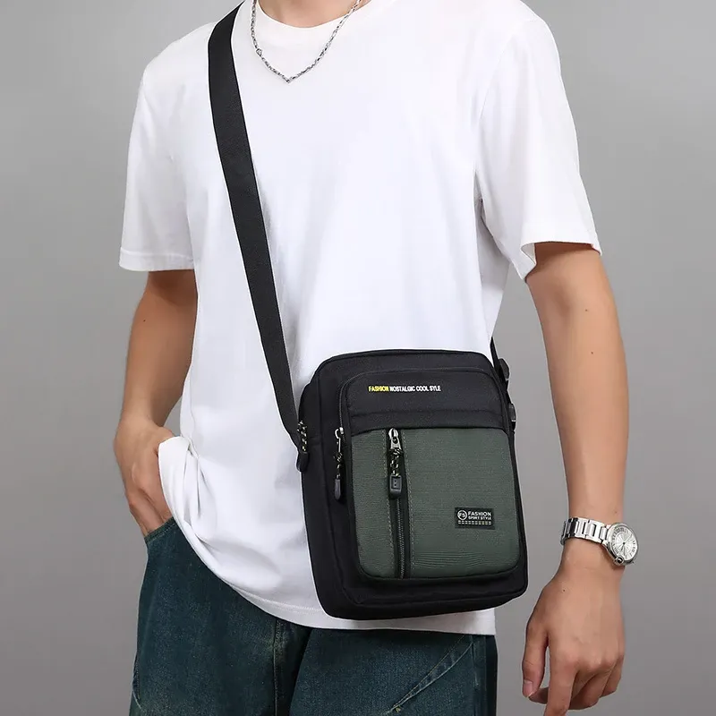 Sac à bandoulière homme, détail des fermetures
