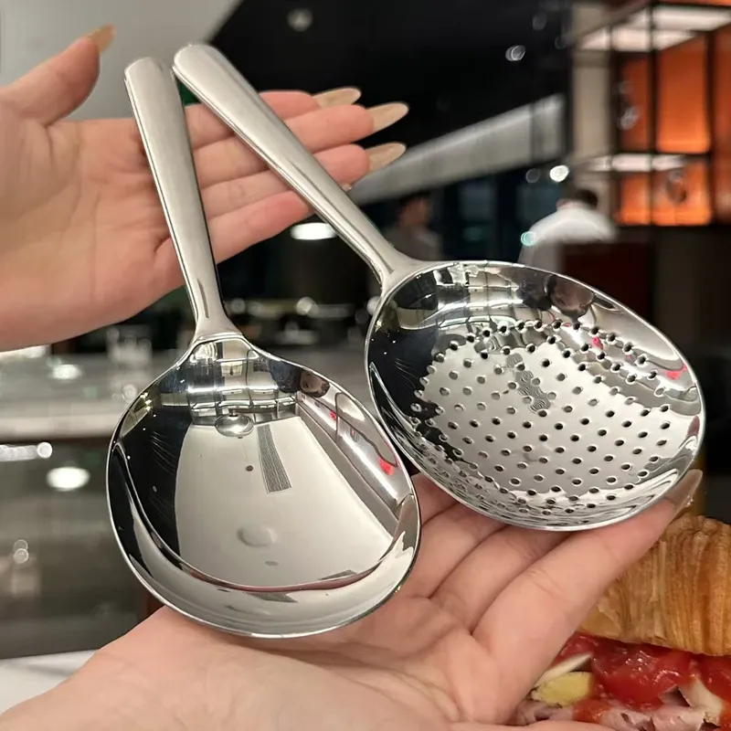 Cuillère de service en acier inoxydable, vue principale