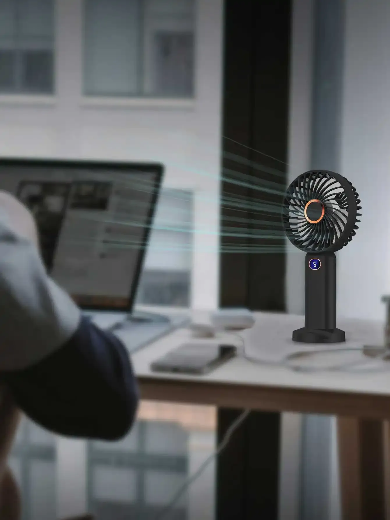 Ventilateur portatif USB rechargeable à affichage numérique, 5 vitesses, idéal pour les voyages, le bureau et la maison 3