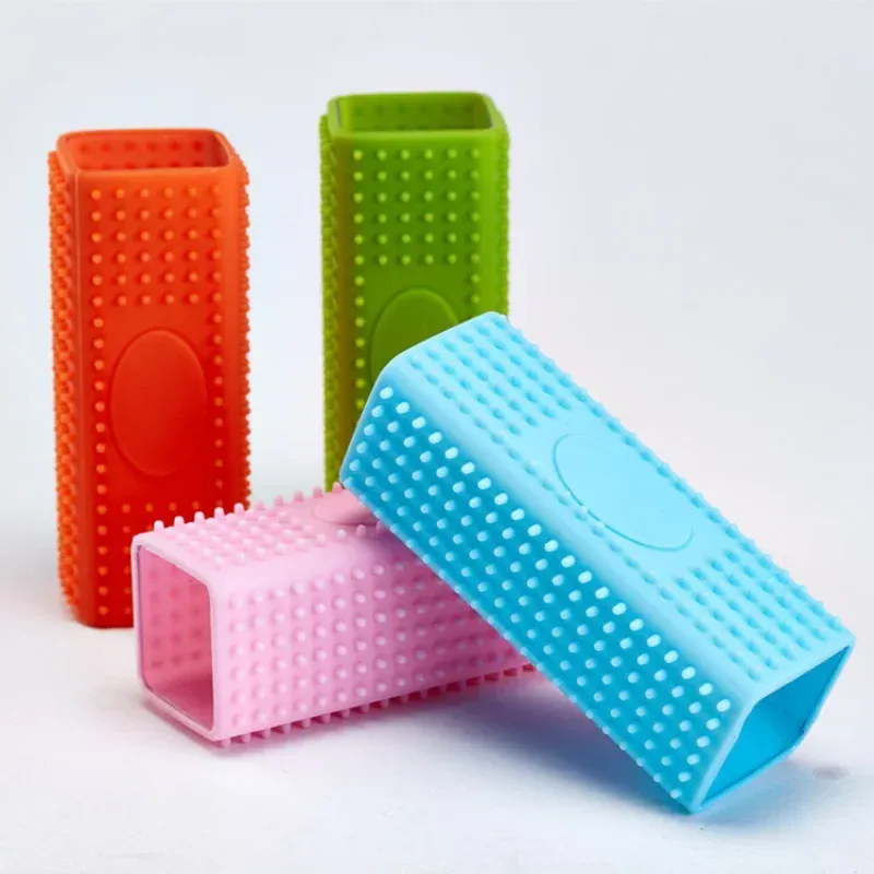 Brosse en silicone creux pour poils d'animaux