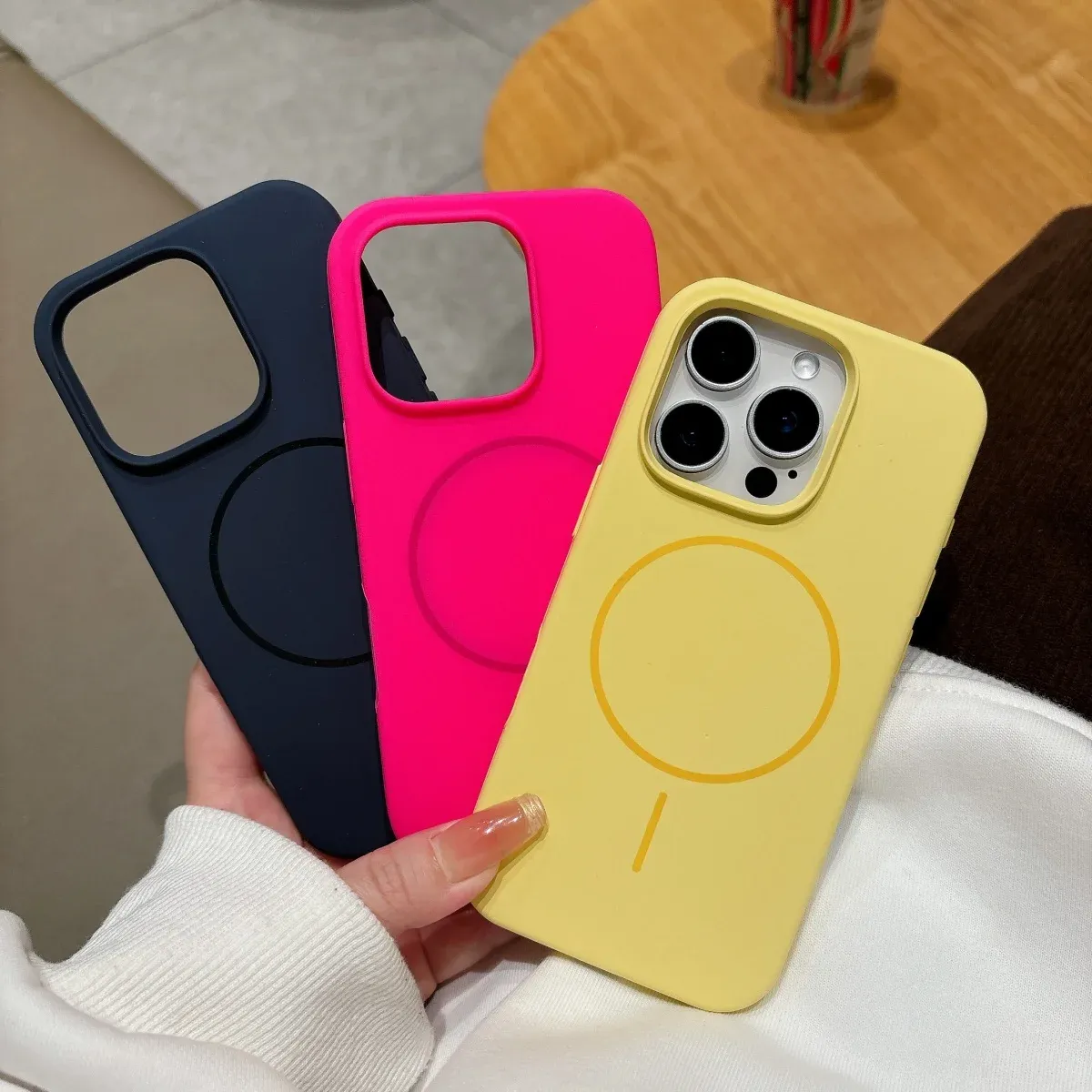 Coque en silicone lumineux fluorescent pour iPhone 18, 17 Air, 16, 15, 14, 13, 12 et 18 Pro Max, compatible charge sans fil MagSafe 3